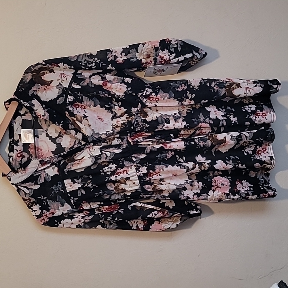 🏷 NWT SIREN LILY FLORAL SHEER MATERNITY TOP MEDIUM